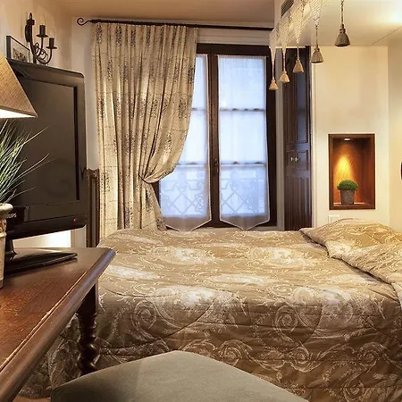 Hotel Castex 3*